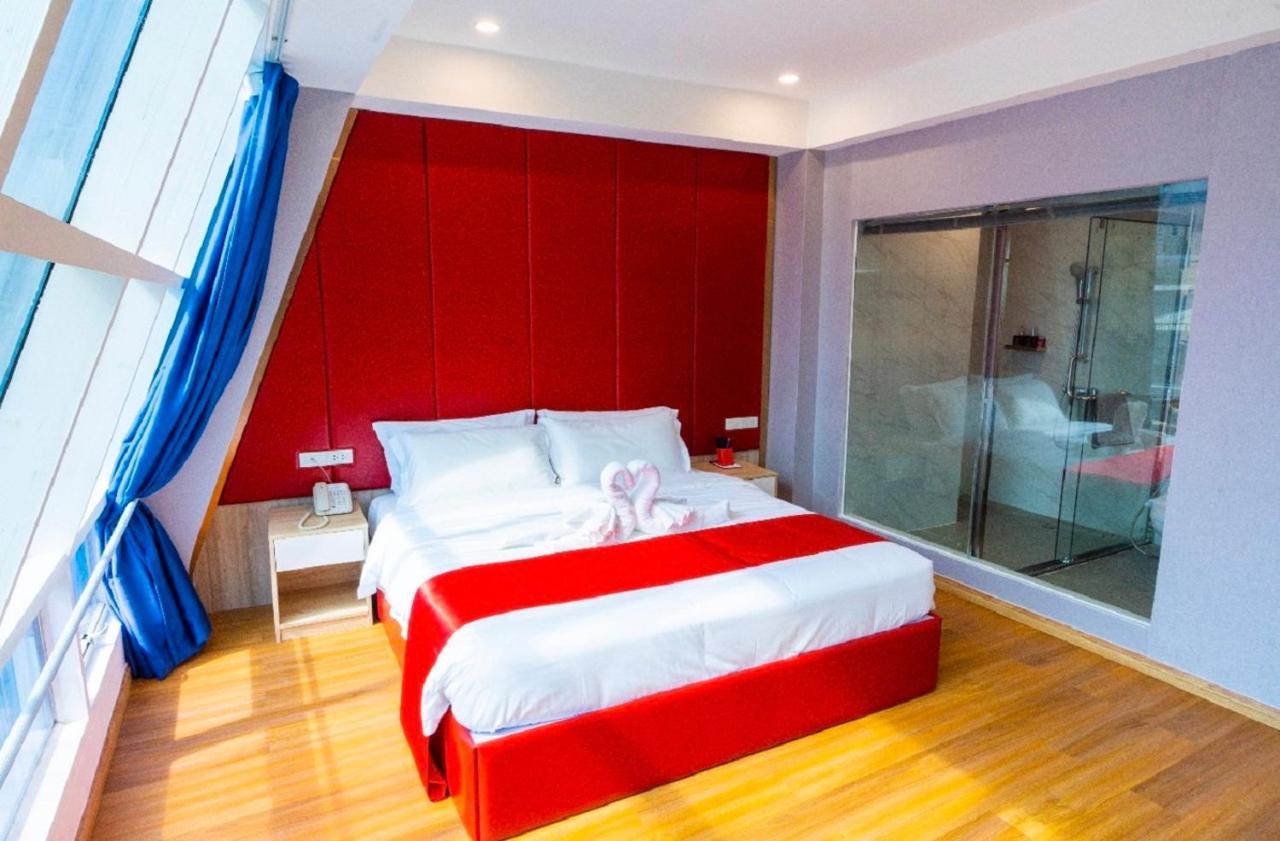Sapphire Hotel Silom Bangkok Exteriér fotografie A bedroom at the hotel