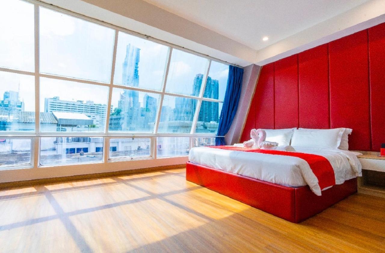 Sapphire Hotel Silom Bangkok Exteriér fotografie A bedroom at the hotel