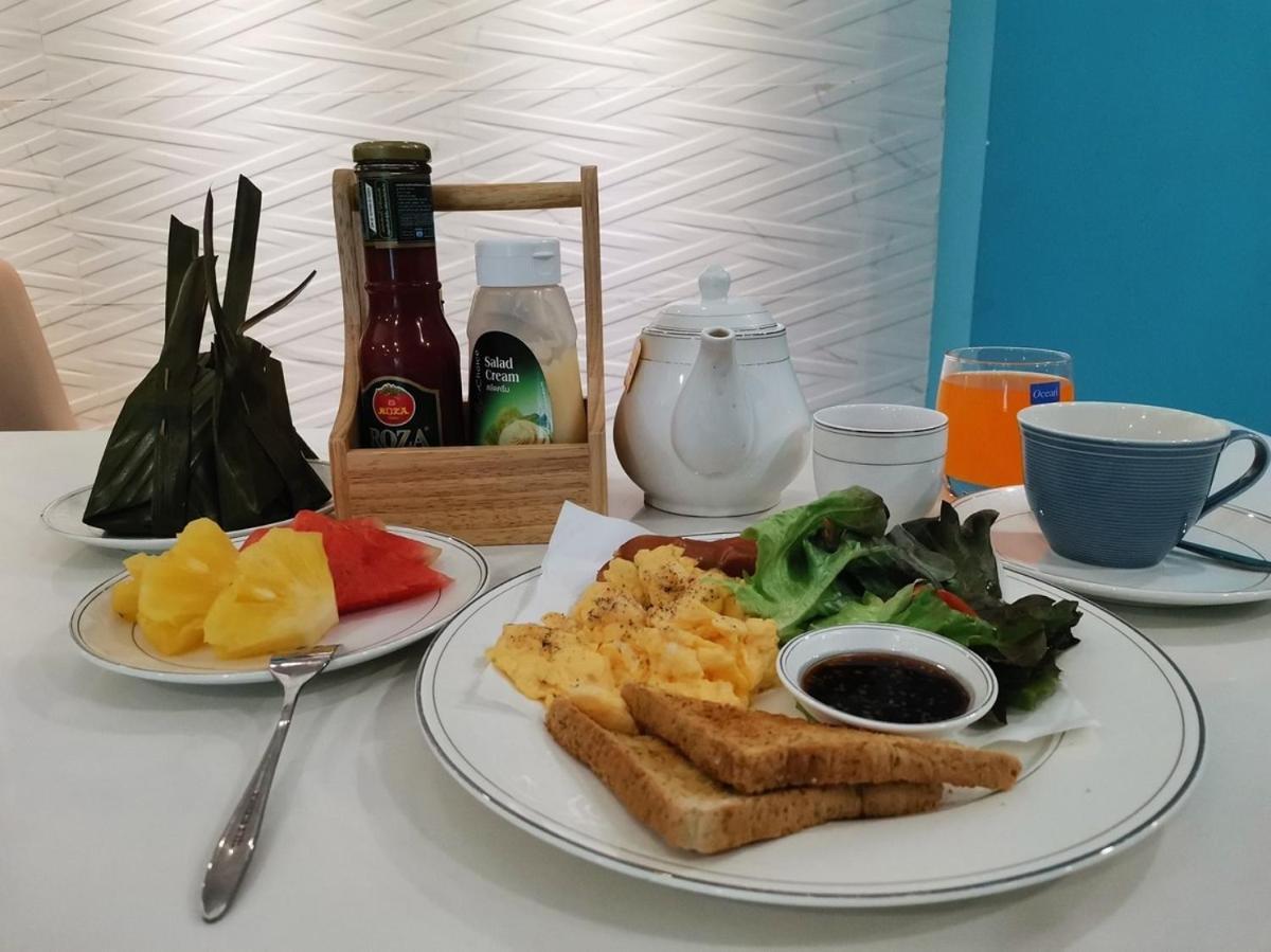 Sapphire Hotel Silom Bangkok Exteriér fotografie A breakfast set at a restaurant in Malaysia