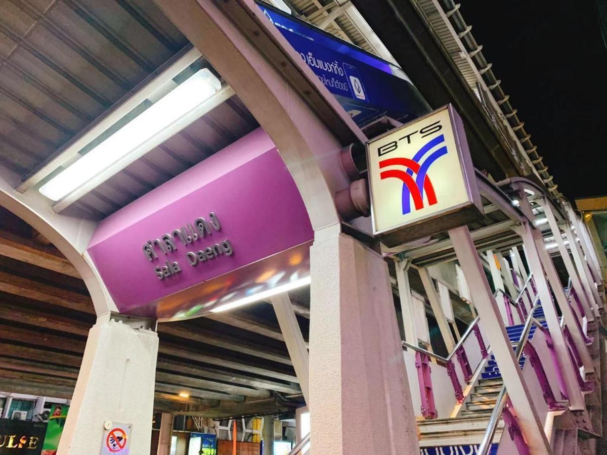 Sapphire Hotel Silom Bangkok Exteriér fotografie The BTS Skytrain station